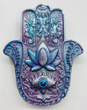 Load image into Gallery viewer, Hamsa Wall plaque 8 x 7 cm blue/purple
