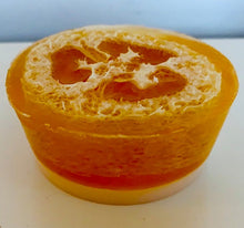 Load image into Gallery viewer, Wild orange ๐ loofa soap with Shea butter moisturising base
